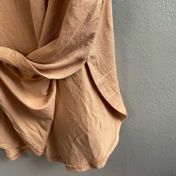 NWOT American Eagle Soft & Sexy tan v-neck shirt. Size X-Small. - Picture 4 of 7